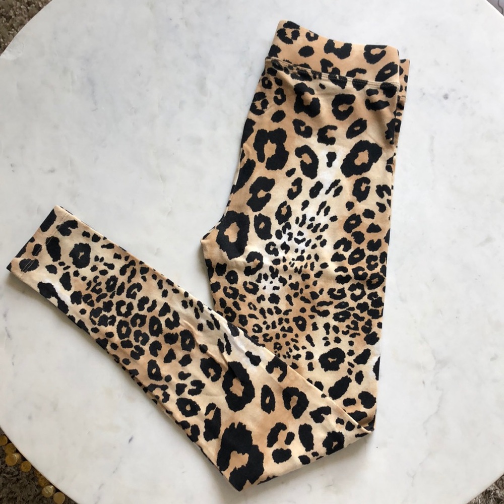 FOREVER 21 leggings. 🐆
